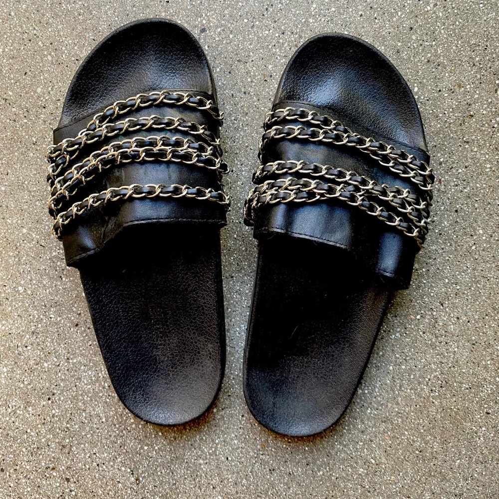 Black slide sandals with chain adornment